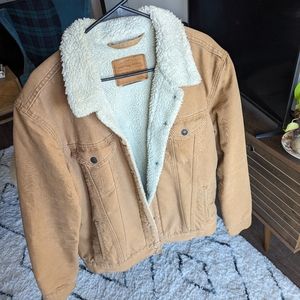 Sherpa lined tan Levi's coat, size XL